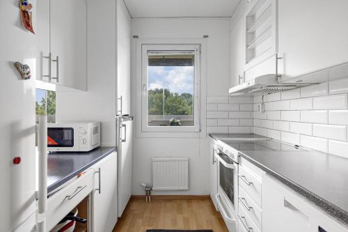 Kitchen, Higlyfavored apartments in Hallonbergen