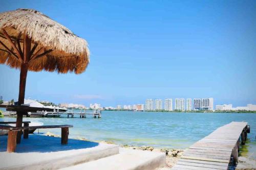 Lagoon-Front House in Hotel Zone Central Location with Easy Access to Top Attractions, Cancún (fotografie 5)