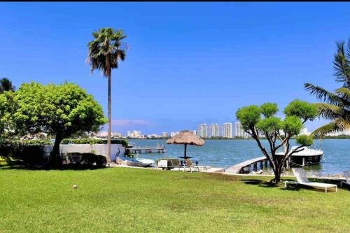 Lagoon-Front House in Hotel Zone Central Location with Easy Access to Top Attractions, Cancún (fotografie 8)