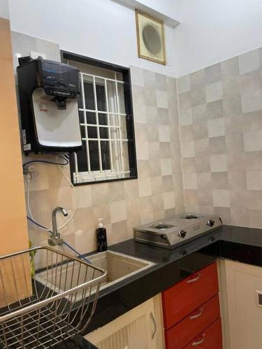 مطبخ, V4 Stay - Luxury 1 BHK AC Suite sleeps 5 guests in فيناياغابورام