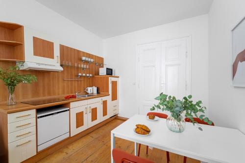 Deluxe Apartment image 9