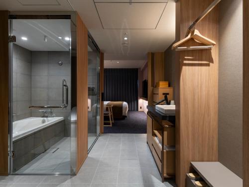 room detail thumbnail 2