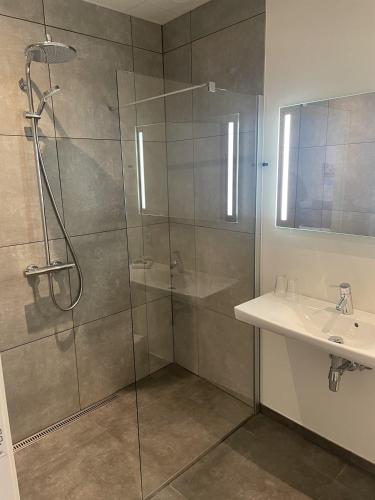 ฝักบัว, Hotel Tante in เลมวิก