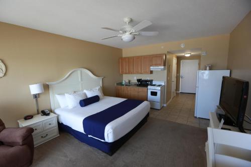 Shoreline Island Resort - Exclusively Adult in Madeira Beach