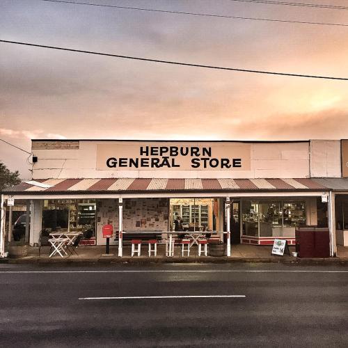 Hepburn Springs Motor Inn - Tap to explore photos