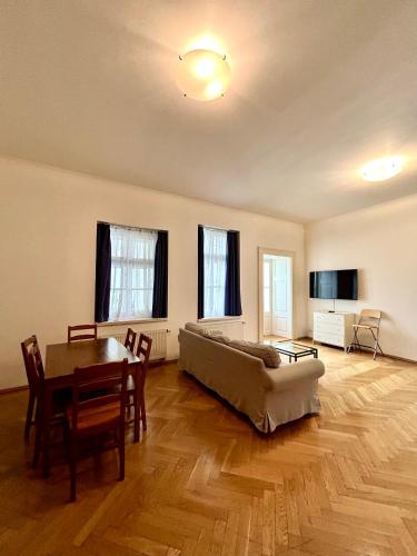 Quadrio Bedroom Central Apartment - image 2