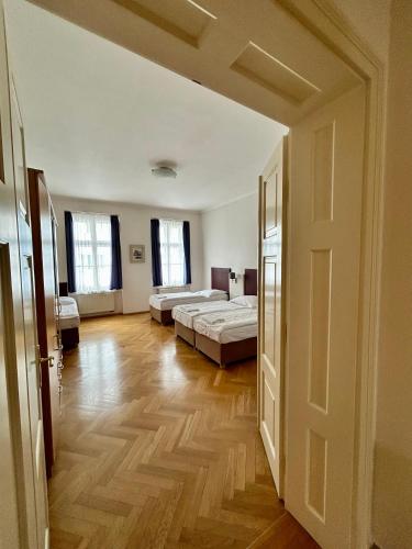 Quadrio Bedroom Central Apartment - image 3