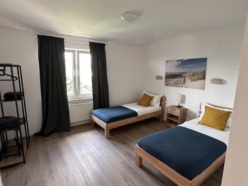 Worker Apartments - Single Beds - Free Parking - Near Düsseldorf Airport- Fair in Großenbaum, Deutschland