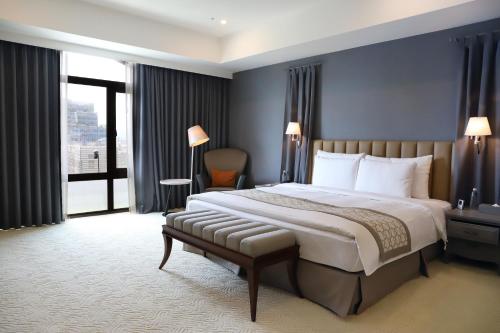 Premier Double Room room in Grand Victoria Hotel