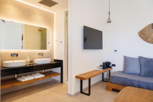 Premium Sea View Suite with private pool image 7