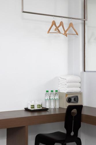 Standard Twin Room image 1