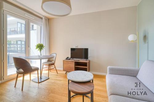 À deux pas de Paris - Le Gracieux - 363B À deux pas de Paris - Le Gracieux - 363B