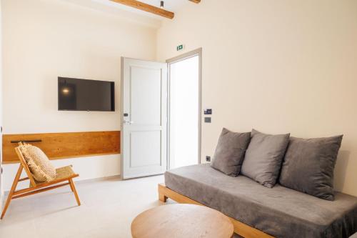 Deluxe Suite with Sea View room in Kouros Blanc Resort & Suites