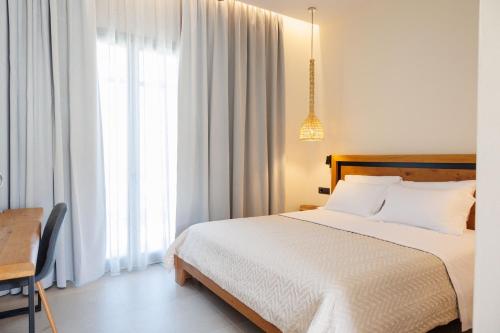 Deluxe Double Room with Sea View image 8