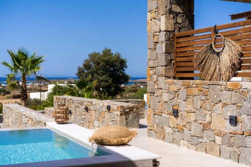 Deluxe Suite with Private Pool and Sea View image 2