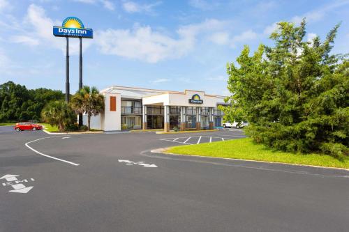 Days Inn by Wyndham Wildwood I-75 in Wildwood, USA