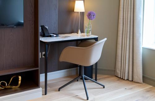 Cheval Phoenix House at Sloane Square - image 4