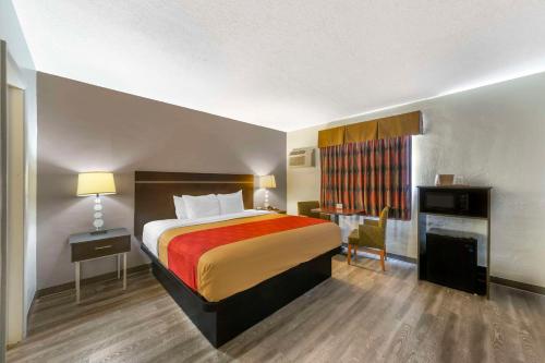 King Room - Non-Smoking room in Fort Lauderdale Gardens Inn & Suites