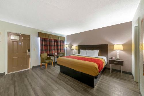 Econolodge Hollywood - image 11
