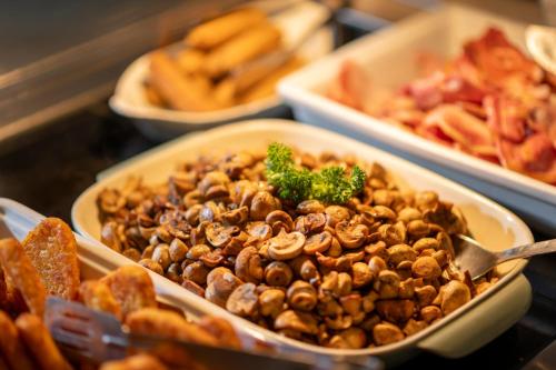 식음료(F&B), 사룸 컬리지 서비스 Ltd (Sarum College Services Ltd) in 솔즈베리