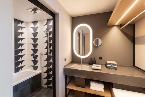 room detail thumbnail 2