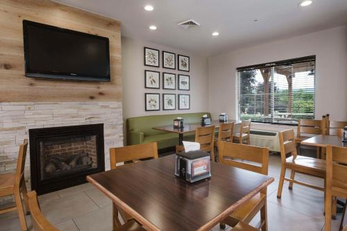 Country Inn & Suites by Radisson Lake George (Queensbury) NY - image 5