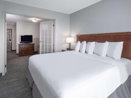 Country Inn & Suites by Radisson Toledo OH - image 13