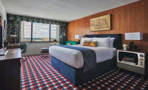 591487409 Graduate by Hilton Lincoln