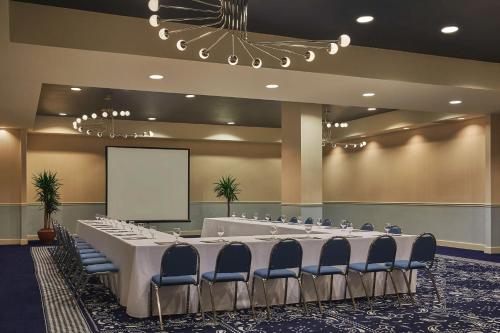 591487455 Graduate by Hilton Lincoln