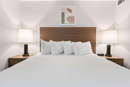 WaterWalk Extended Stay by Wyndham Atlanta Perimeter Room Type - Queen Studio Suite - Mobility Accessiblewith Bathtub with Grab Bars/Seat
