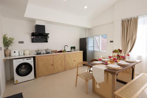 Ratchada Retreat Boutique Suites - image 3
