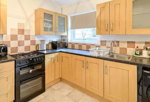 Létesítmények, PLEASANT View Impressive Home In Stunning Rhondda Valley By STAE-homes in Cymmer