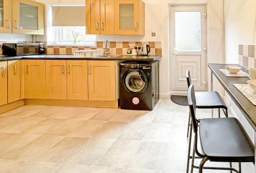 Konyha, PLEASANT View Impressive Home In Stunning Rhondda Valley By STAE-homes in Cymmer