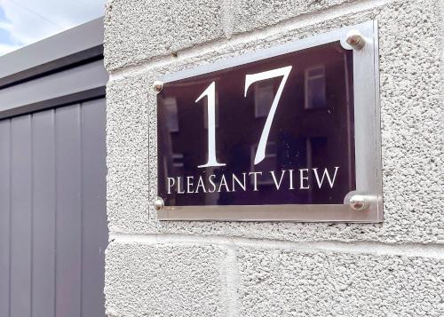 Létesítmények, PLEASANT View Impressive Home In Stunning Rhondda Valley By STAE-homes in Cymmer