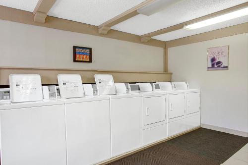 บริการและสิ่งอำนวยความสะดวก, ไนต์ส อินน์ - กรีนส์เบิร์ก เพนซิลเวเนีย (Knights Inn - Greensburg PA) in กรีนส์เบิรก์ (PA)