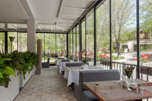 Maajid Quba Hotel&Restaurant Sanatorium in Qırızdəhnə