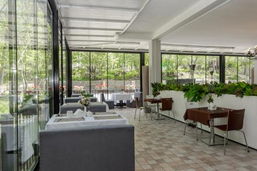 Maajid Quba Hotel&Restaurant Sanatorium in Qırızdəhnə