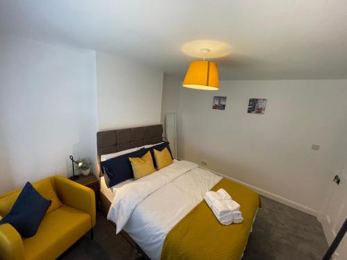 Stylish Coventry Home with Office & Double Beds - Tap to explore photos