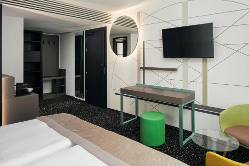 room detail thumbnail 1