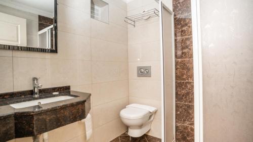 Blue Star Hotel Room Type - Standard Twin Room