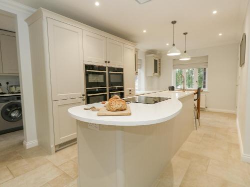 Sunningdale Rise - image 2