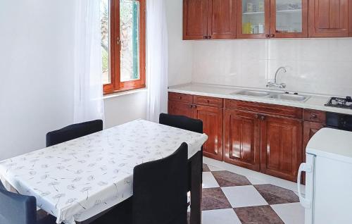 ห้องครัว, Awesome Apartment In Donje Polje in โปลเยตอนล่าง