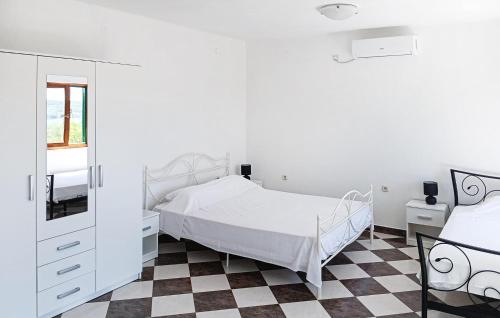 Awesome Apartment In Donje Polje in โปลเยตอนล่าง