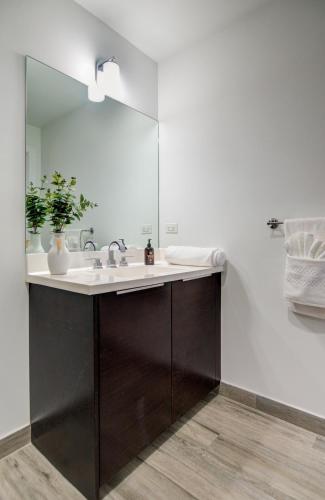 Modern 3BR PH with Rooftop Plunge Pool in Miami Modern 3BR PH with Rooftop Plunge Pool in Miami