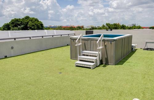 Modern 3BR PH with Rooftop Plunge Pool in Miami Modern 3BR PH with Rooftop Plunge Pool in Miami