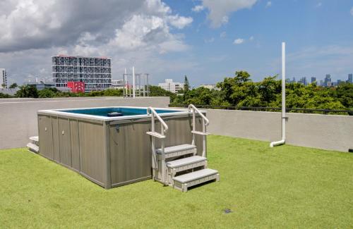 Modern 3BR PH with Rooftop Plunge Pool in Miami Modern 3BR PH with Rooftop Plunge Pool in Miami