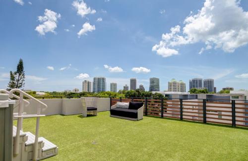 Modern 3BR PH with Rooftop Plunge Pool in Miami Modern 3BR PH with Rooftop Plunge Pool in Miami