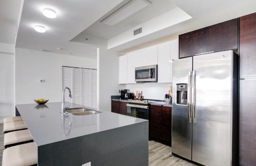 Modern 3BR PH with Rooftop Plunge Pool in Miami Modern 3BR PH with Rooftop Plunge Pool in Miami