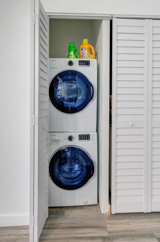 Modern 3BR PH with Rooftop Plunge Pool in Miami Modern 3BR PH with Rooftop Plunge Pool in Miami