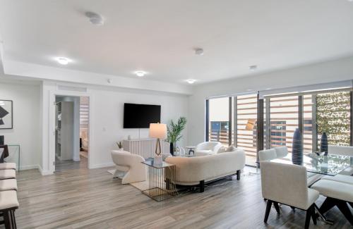 Modern 3BR PH with Rooftop Plunge Pool in Miami Modern 3BR PH with Rooftop Plunge Pool in Miami